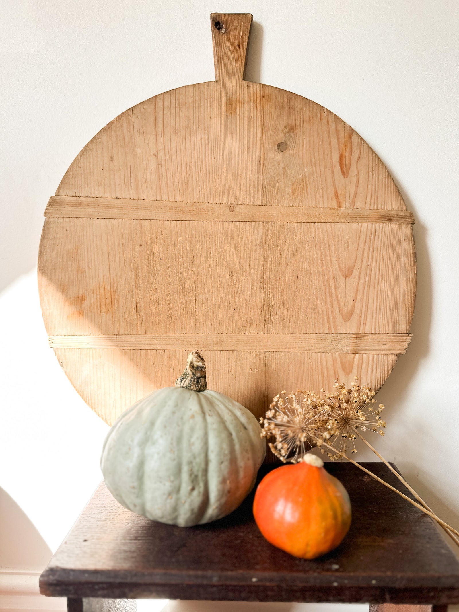 Round vintage wooden chopping board