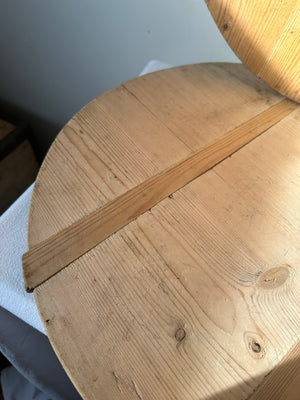 Round vintage wooden chopping board