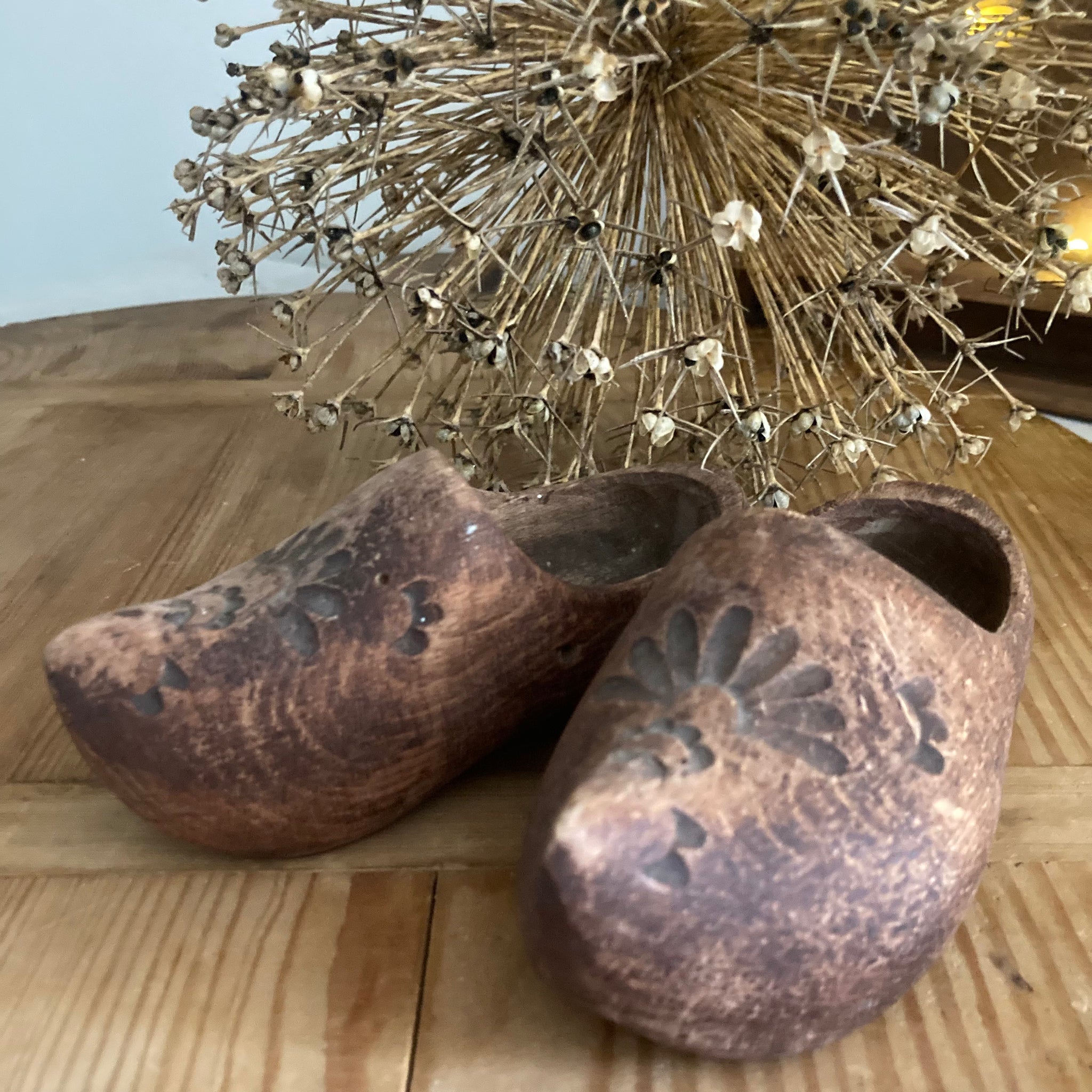 Old fashioned 2025 wooden clogs