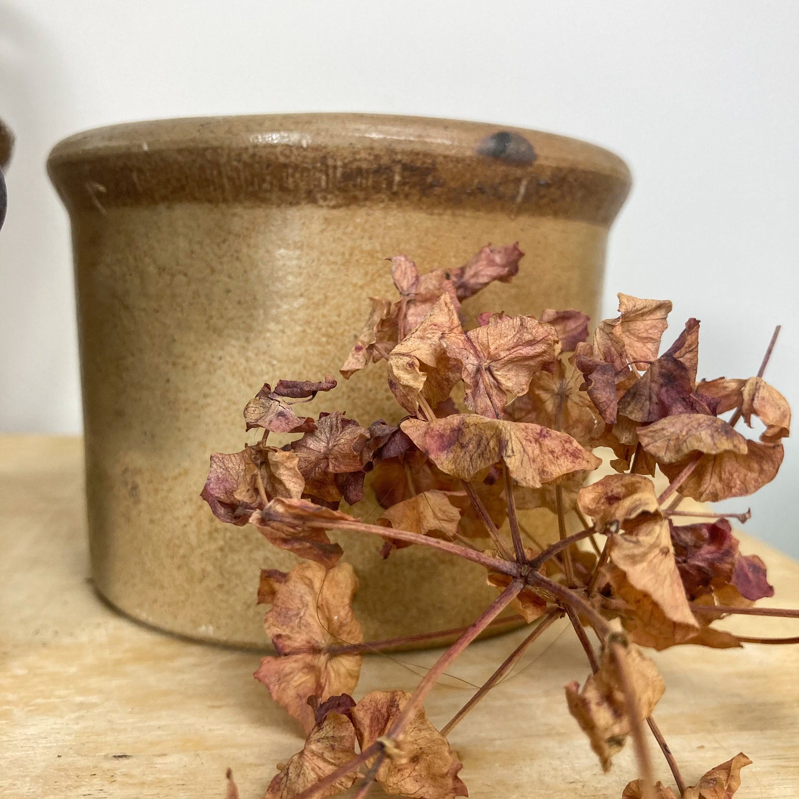 Earthenware pot (small)