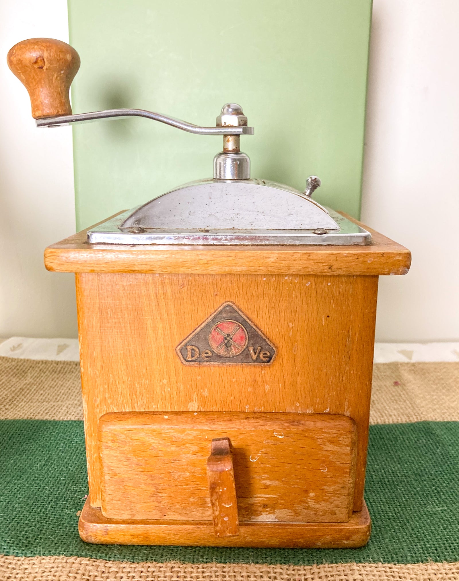 Antique Coffee Grinder (De Ve)